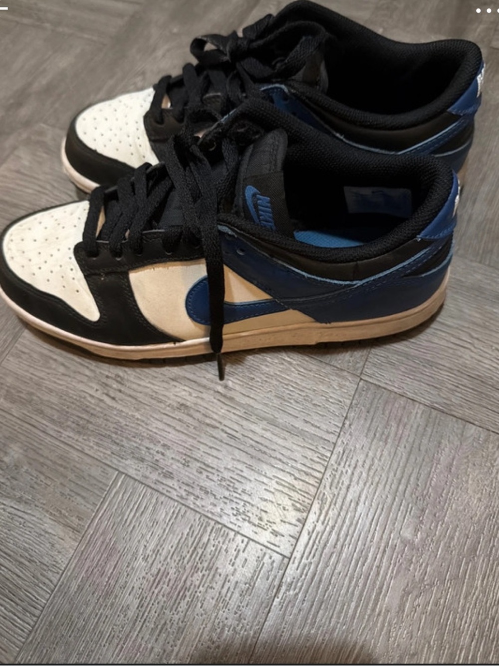 Nike Low-Top Sneakers in White, Black & Blue